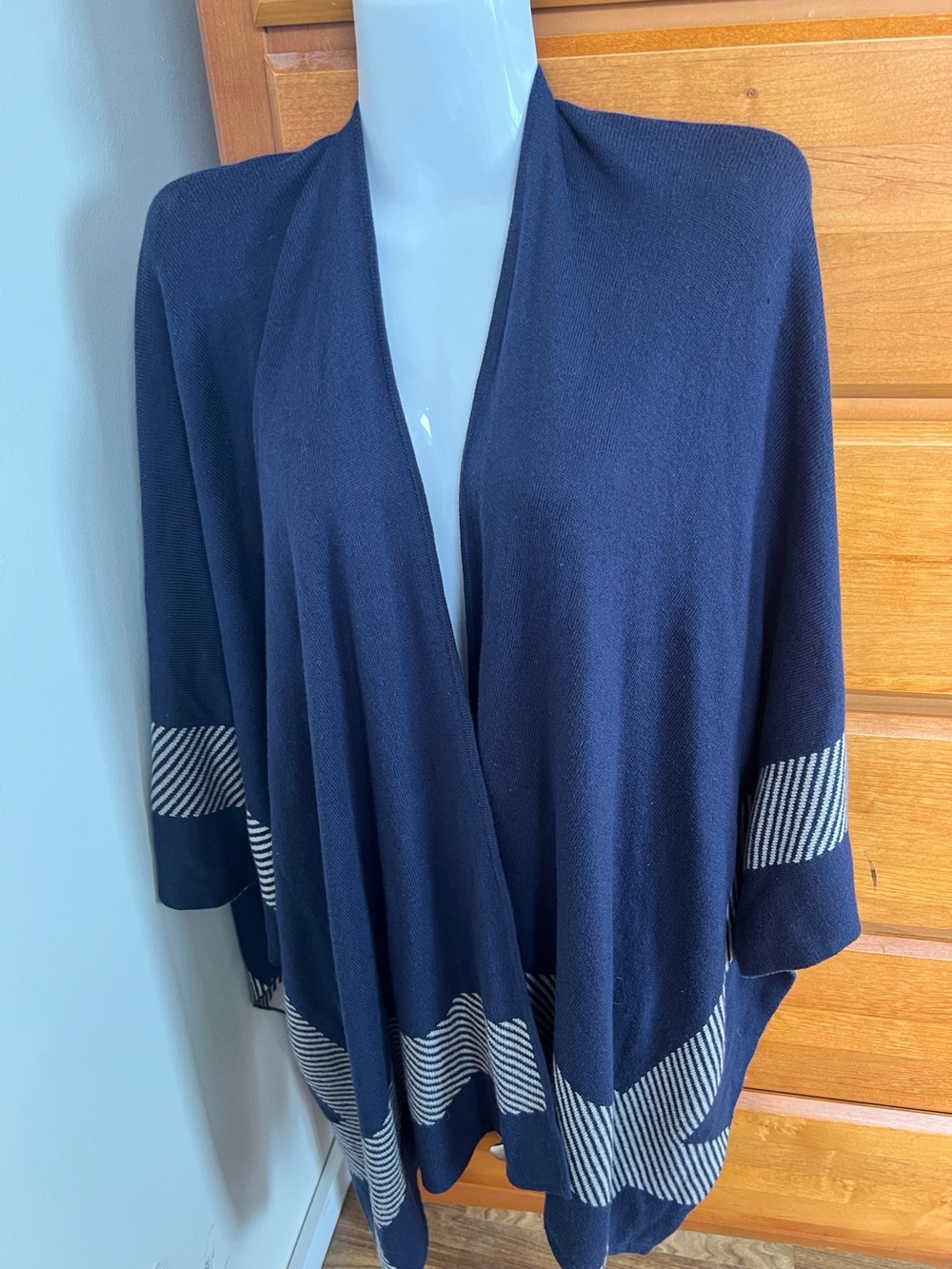 Cabi reversible shawl . Style #3163 one size